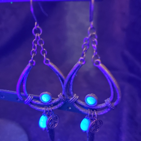 Vintage 70's earrings Peace Signs Native Feathers 3 1/2" - Picture 8 of 9